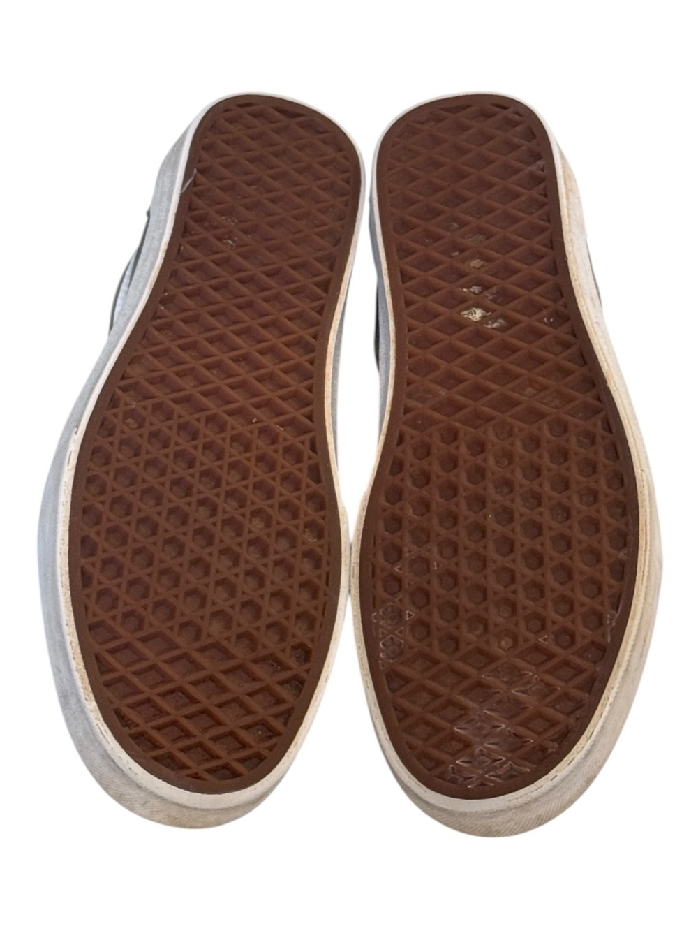 Slip on these Vans U Old Skool™ sneakers, - Picture 6 of 9